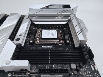 ASUS ROG STRIX X670E-A GAMING WIFI - 4