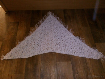 Prodám 4 kusy ručně pletených šátků - 4