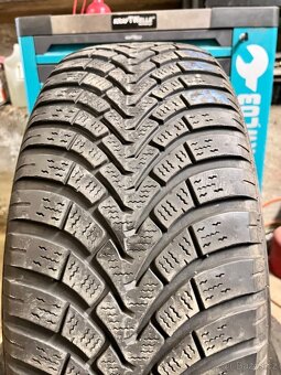 2x 225/60 R17 zimní pneu - 4