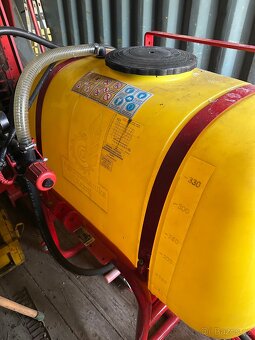 Nesený plošný postřikovač AGS 330 6m - 4