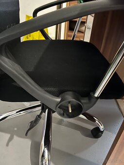 Pracovní stůl a židle - 4