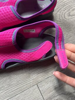 Nove crocs do vody J2 - 4