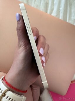 iPhone 12 128 GB bílý - 4