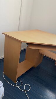 DOVOZ MOŽNÝ rohový stůl se židlí. - 4