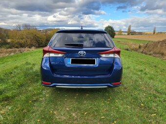 Toyota Auris kombi 1,4 benzín - 4