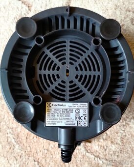 NOVÝ  MIXER  ELEKTROLUX  Create 3  / E3TB1-4GG / - 4