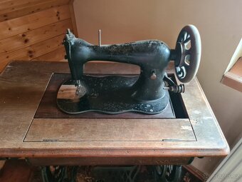 Singer historický šicí stroj - 4