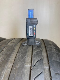 255/35R19 - 4