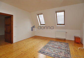Pronájem podkrovního bytu 3+kk, 140m², ul. Palackého, Praha - 4