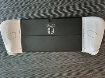 nintendo switch oled + Mobapad M6 HD Joycons + 4 hry - 4