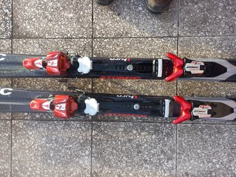 Použité carvingové lyže Atomic - 4