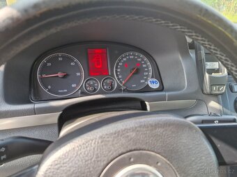 Volkswagen Touran - 4