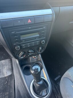 Volkswagen fox 1.2 Benzín 2008 - 4