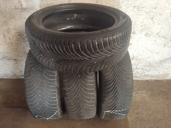 Pneu Michelin 215/50 R17 - 4