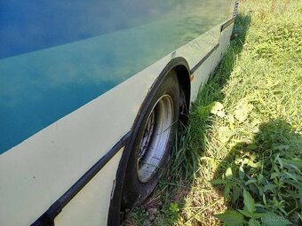 Velký autobus přestavbě na rekreační objekt - 4