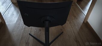 Herní monitor Samsung Odyssey G7 240hz VA - 4
