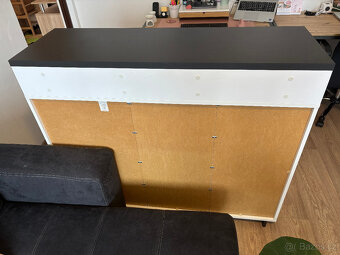 Skříňka bílo-černá (130x110x42cm) - 4