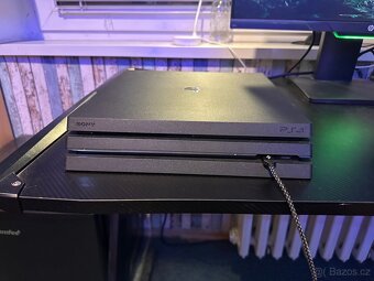 Prodám PlayStation 4 Pro (1TB) + ovladač + 3x hry - 4