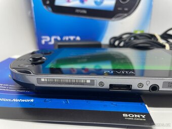 PS Vita Wi-Fi (PCH-1003) OLED - 4