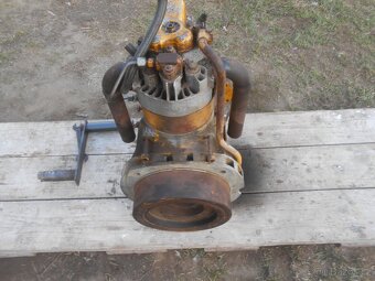 Prodám motor HATZ E79 - 4