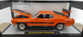 Modely aut 1/24 - M2 Machines - 4