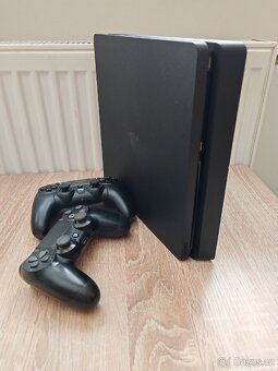 PlayStation 4 slim - 4