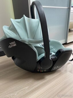 Britax Römer Baby Safe 5Z2 - 4