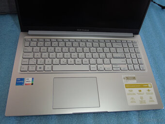 ASUS VivoBook 15.6“ 16GB 512GB Full Podsvit i5-1235U IrisXe - 4
