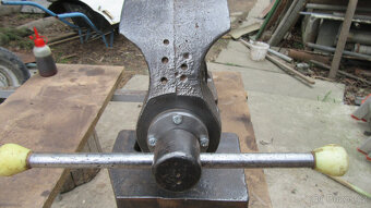 RETRO - kovany  svěrák--50kg - 4