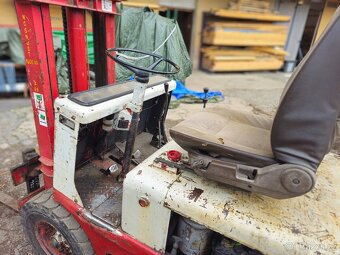 Desta 1622S, nosnost 1,6t. Motor zetor 2011, plně pojízdná. - 4