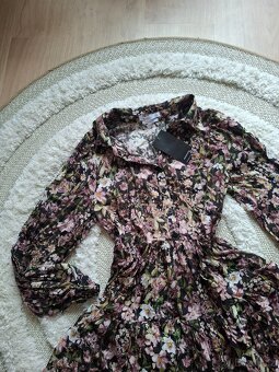 Květinové šaty Reserved - 4