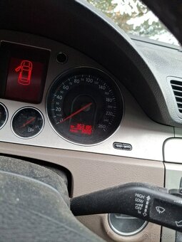 VW Passat B6  2.0 TDI 103 kW - 4
