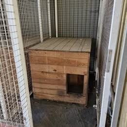 2 kompletně zateplené boudy s předsíní. 1ks 2000,- - 4