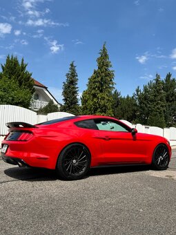 Ford Mustang - 4