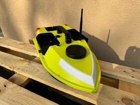 Nová zakrmovací loď s GPS, silná baterie + český návod - 4