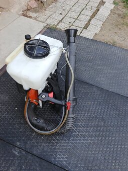 Motorový postřikovač Oleo-Mac - 4