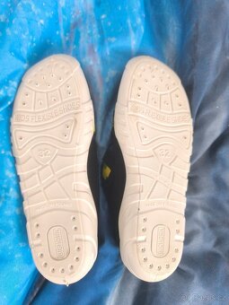 nové dětské bačkůrky velikost 32 - 4