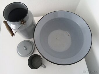 Staré, šedé, smaltované nádobí - 4