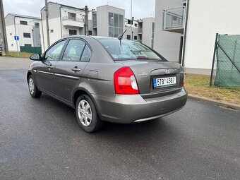 Hyundai Accent - 4