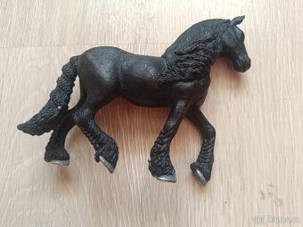 Figurka Schleich Kobyla frisianská 13906 - 4