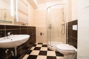 Pronájem bytu 1+kk 30 m2 + balkon 4 m2, ulice Sicherova, Pra - 4