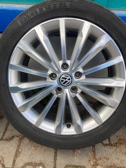 Prodám original kola R18 ,rozteč šroubů 5x112 Letni pneu . - 4