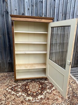 Masivní vitrína - 4