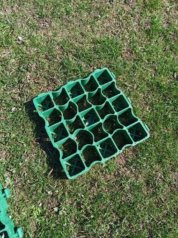 Prodám plastové zatravnovace - 4