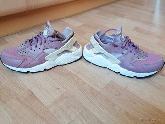 Botasky NIKE AIR Huarache v. 39 - 4