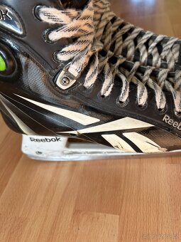 Hokejové brusle reebok us 10,5 + šnúrky howies - 4