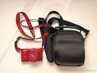 Nikon 1 S2 červený + objektiv 11–27.5m výborný stav - 4