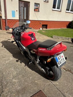Honda CBR600F - 4
