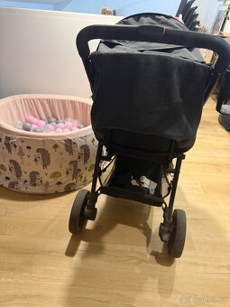 Prodám po dceři sportovní kočárek Britax - 4