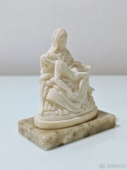Soška alabastr Madona pieta - 4